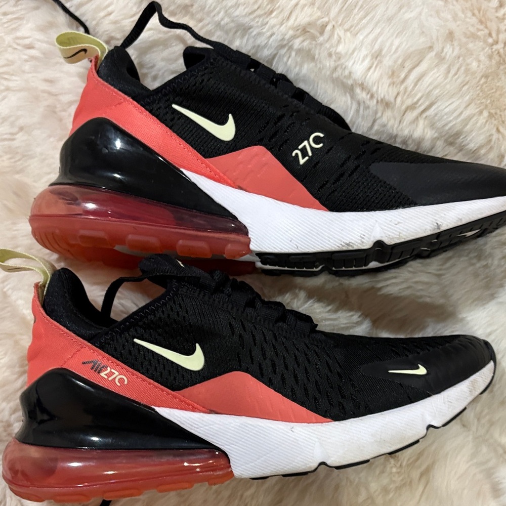 Nike Air Max 270 Black and Coral Sneakers NEW